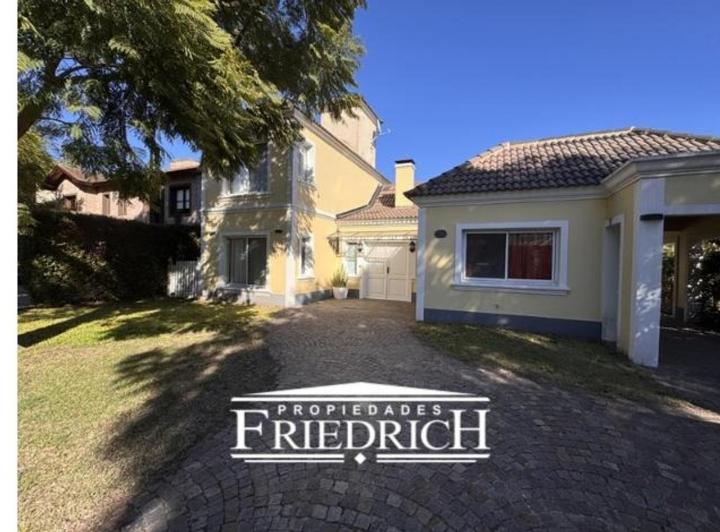 Casa · 170m² · 5 Ambientes · 6 Cocheras