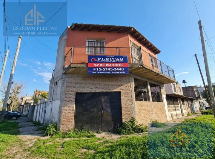 Casa · 221m² · 6 Ambientes · 1 Cochera