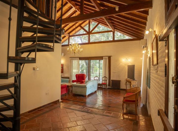 Casa · 622m² · 7 Ambientes · 4 Cocheras