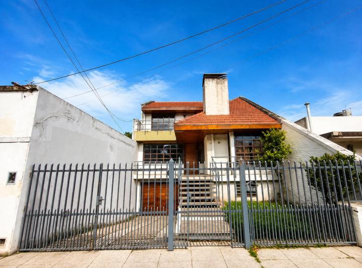 Casa · 200m² · 5 Ambientes · 1 Cochera