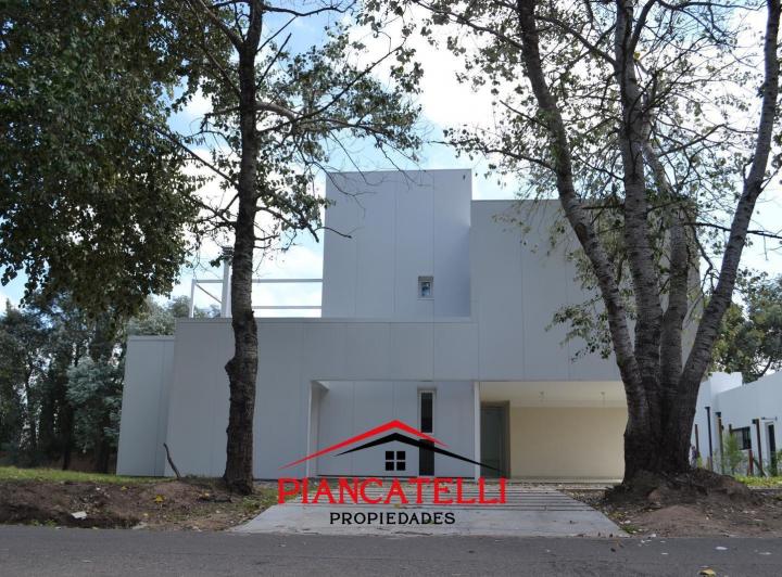 Casa · 200m² · 7 Ambientes · 4 Cocheras