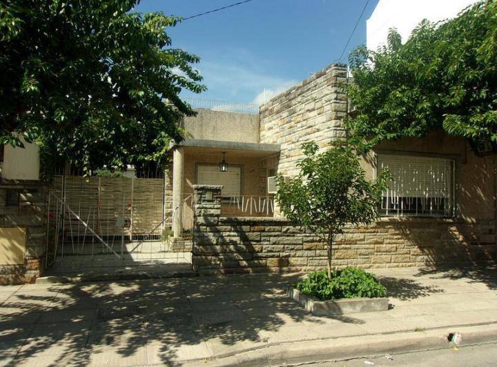 Casa · 104m² · 4 Ambientes · 3 Cocheras