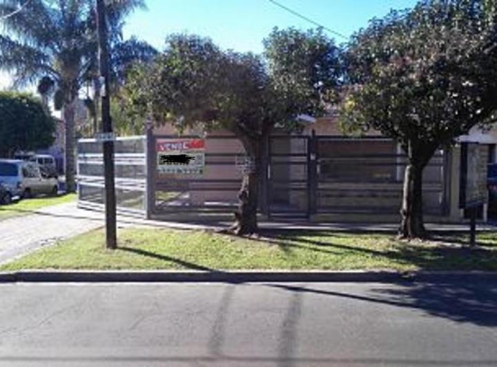 Casa · 130m² · 4 Ambientes · 2 Cocheras