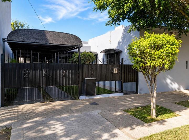 Casa · 145m² · 4 Ambientes · 2 Cocheras