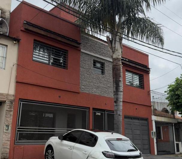 Casa · 220m² · 6 Ambientes · 3 Cocheras