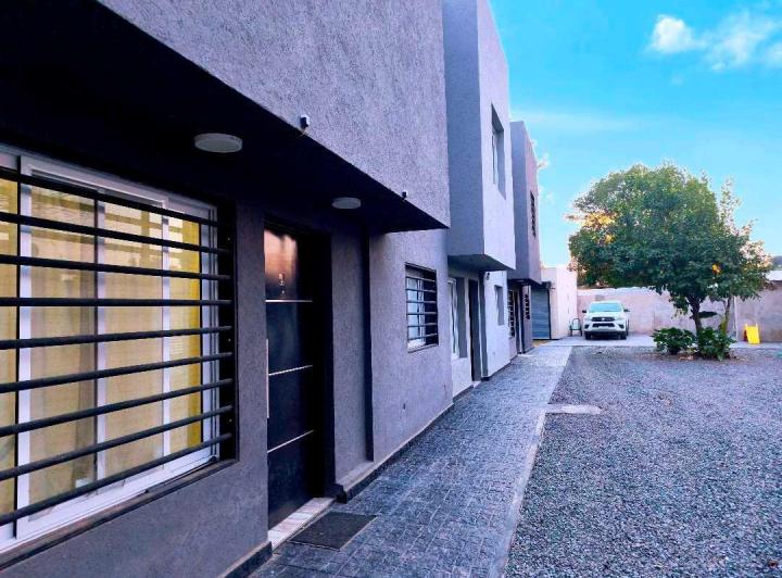 Casa · 95m² · 2 Dormitorios · 1 Cochera