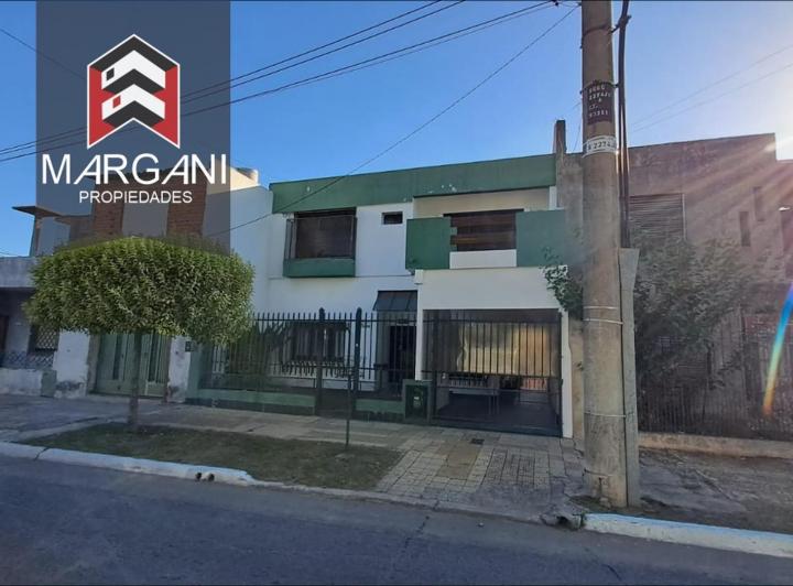 Casa · 260m² · 5 Ambientes · 1 Cochera