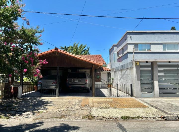 Casa · 243m² · 4 Ambientes · 1 Cochera