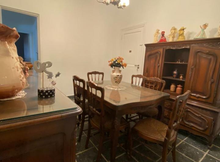 Casa · 250m² · 3 Ambientes · 1 Cochera