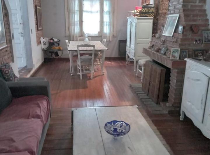 Casa · 180m² · 3 Ambientes · 2 Cocheras