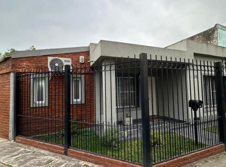 Casa · 90m² · 3 Ambientes · 2 Cocheras