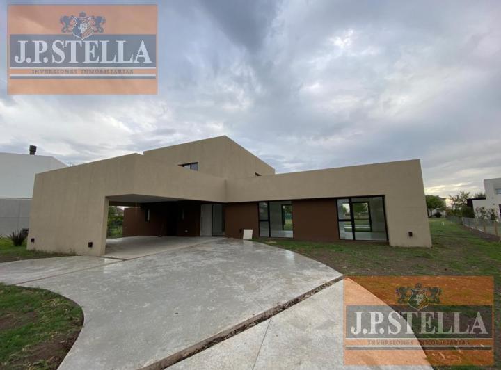 Casa · 350m² · 4 Ambientes · 2 Cocheras
