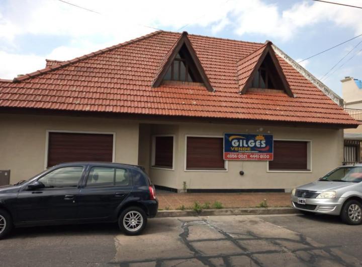 Casa · 200m² · 4 Ambientes · 1 Cochera