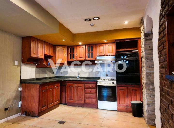 Casa · 183m² · 6 Ambientes · 2 Cocheras