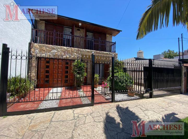 Casa · 170m² · 4 Ambientes · 1 Cochera