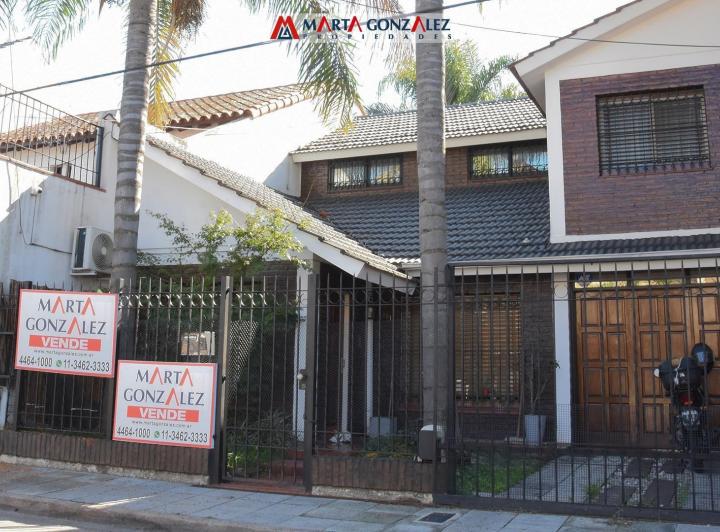 Casa · 200m² · 5 Ambientes · 3 Cocheras