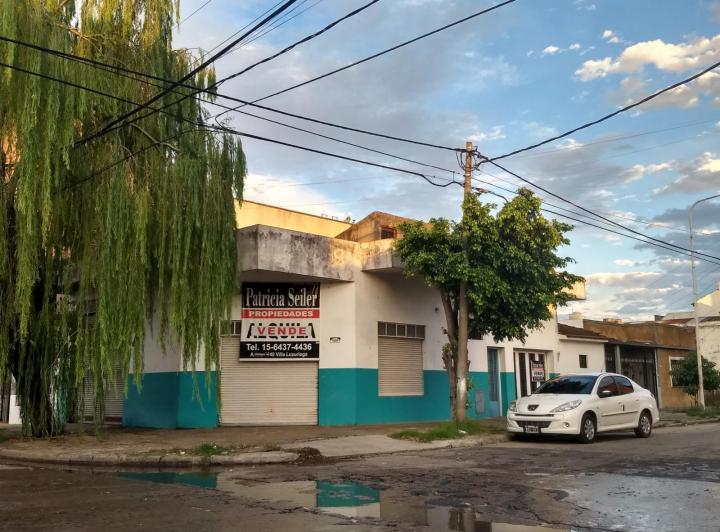 Casa · 240m² · 2 Dormitorios