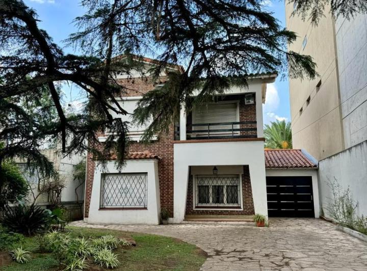 Casa · 276m² · 7 Ambientes · 2 Cocheras