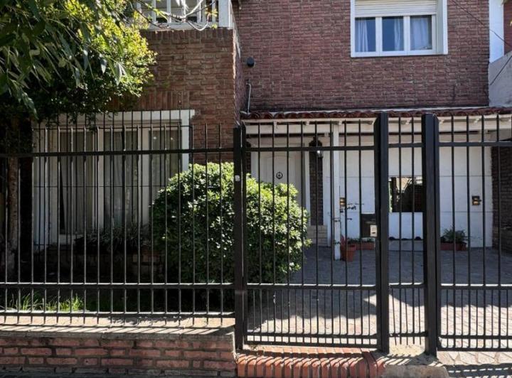 Casa · 160m² · 4 Ambientes · 1 Cochera