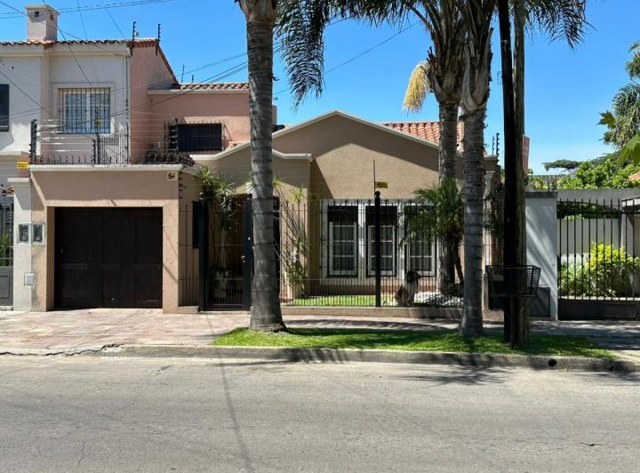 Casa · 270m² · 6 Ambientes · 2 Cocheras