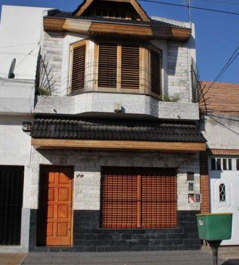 Casa · 130m² · 4 Ambientes · 1 Cochera