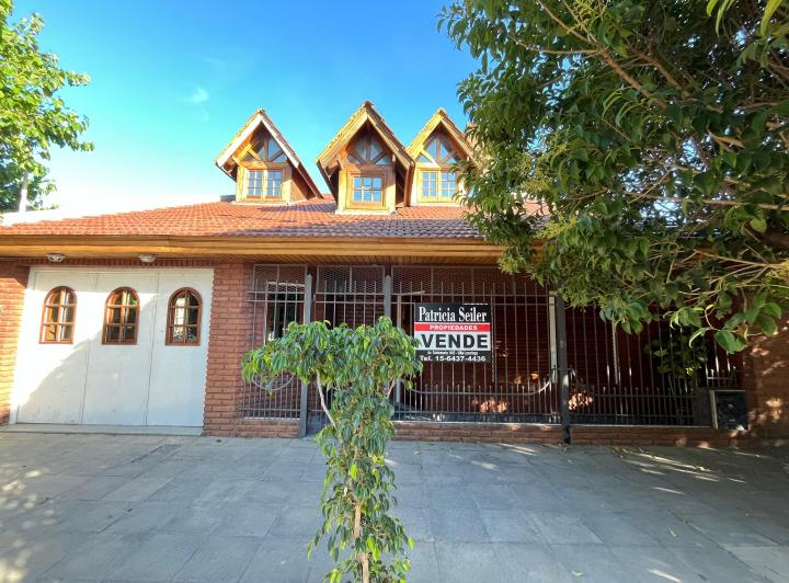 Casa · 130m² · 4 Ambientes · 1 Cochera