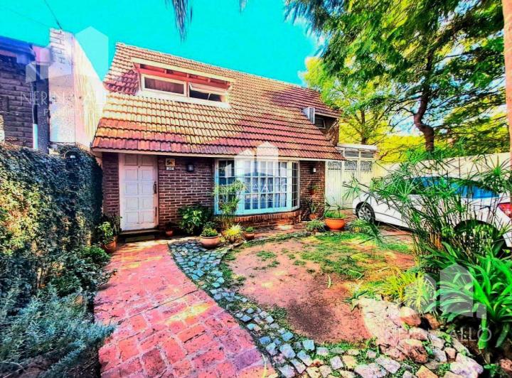 Casa · 160m² · 4 Ambientes · 2 Cocheras