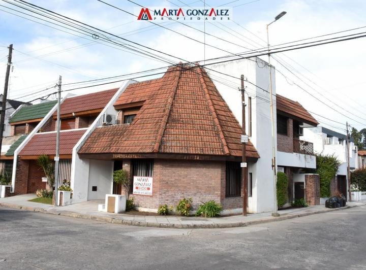 Casa · 208m² · 5 Ambientes · 1 Cochera