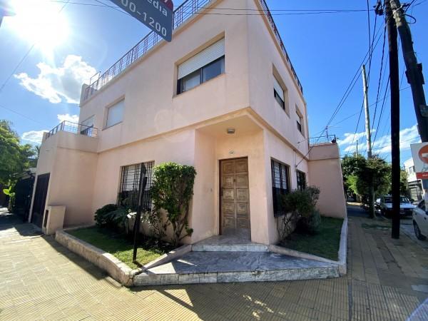 Casa · 185m² · 8 Ambientes · 3 Cocheras