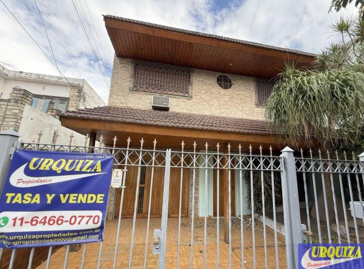 Casa · 250m² · 5 Ambientes · 2 Cocheras