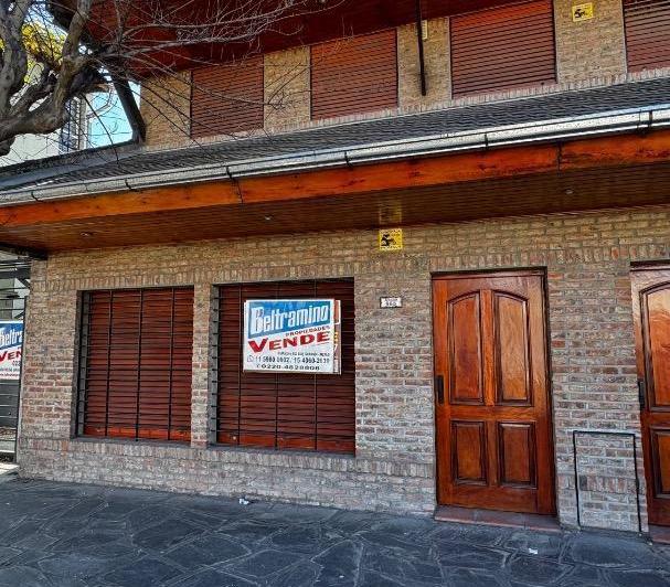 Casa · 300m² · 5 Ambientes · 1 Cochera