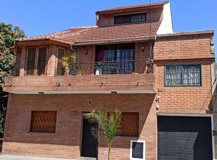 Casa · 111m² · 7 Ambientes · 3 Cocheras