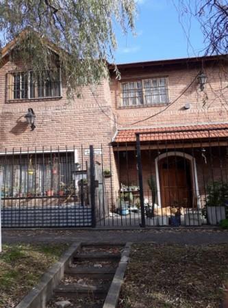 Casa · 200m² · 5 Dormitorios
