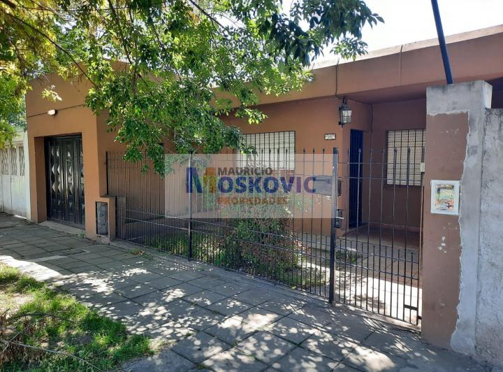 Casa · 100m² · 4 Ambientes · 2 Cocheras