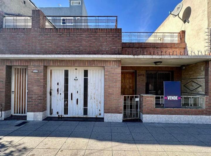 Casa · 50m² · 4 Ambientes · 1 Cochera