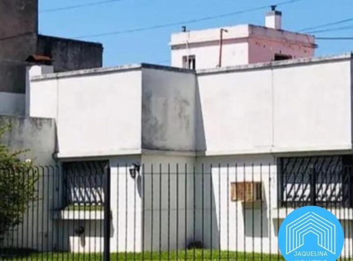 Casa · 189m² · 3 Ambientes · 2 Cocheras