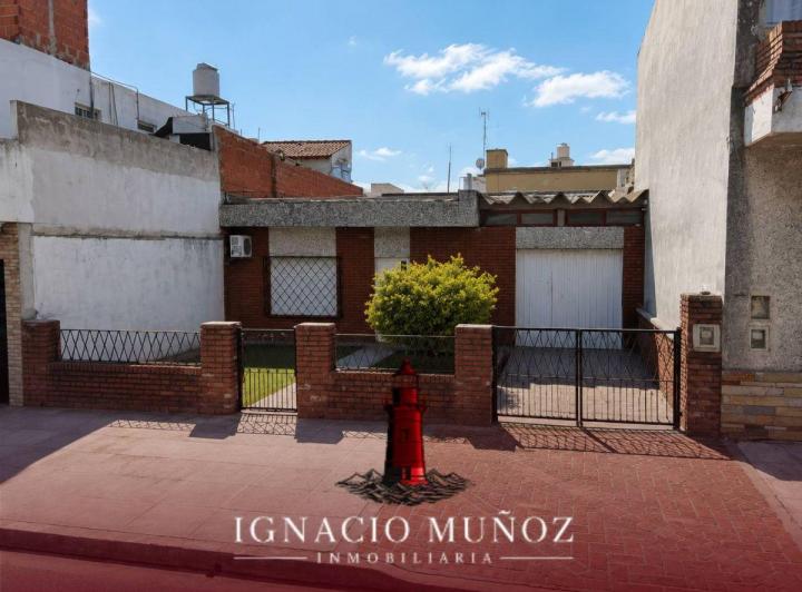 Casa · 140m² · 3 Ambientes · 4 Cocheras