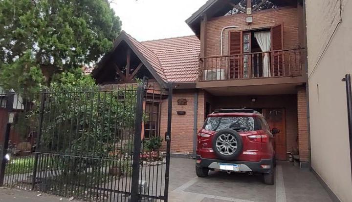 Casa · 229m² · 4 Ambientes · 1 Cochera