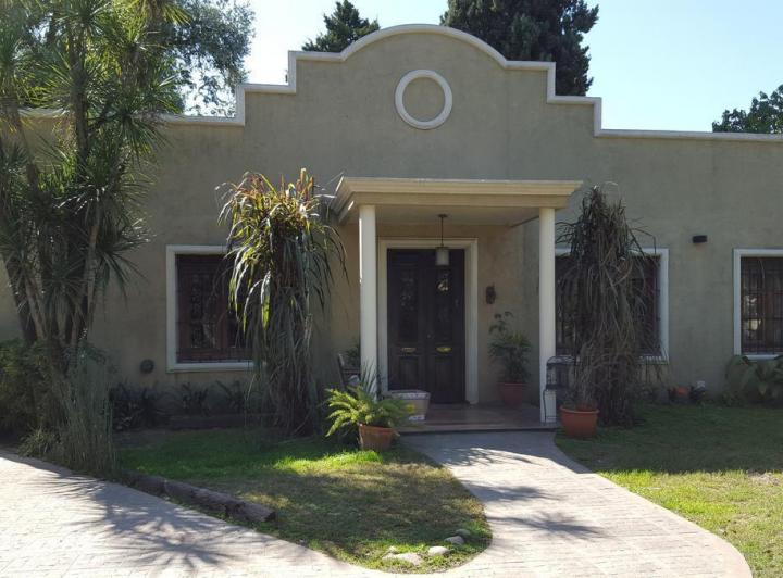 Casa · 1207m² · 5 Ambientes · 1 Cochera