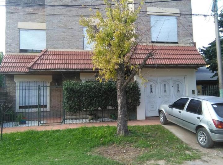 Casa · 200m² · 5 Ambientes · 1 Cochera