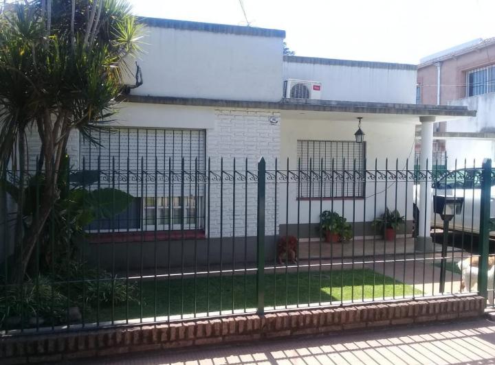 Casa · 250m² · 6 Ambientes · 3 Cocheras
