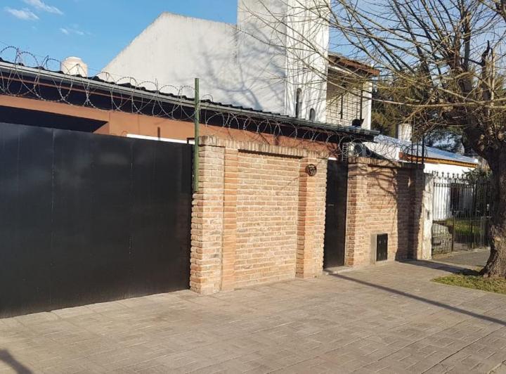 Casa · 200m² · 4 Ambientes · 2 Cocheras