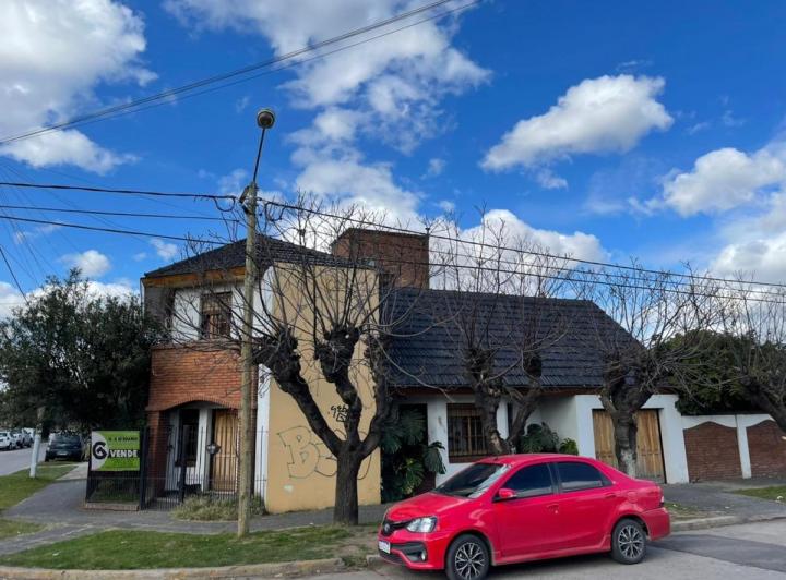 Casa · 140m² · 5 Ambientes · 1 Cochera