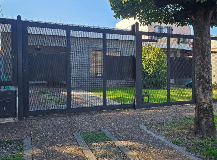 Casa · 170m² · 4 Ambientes · 2 Cocheras