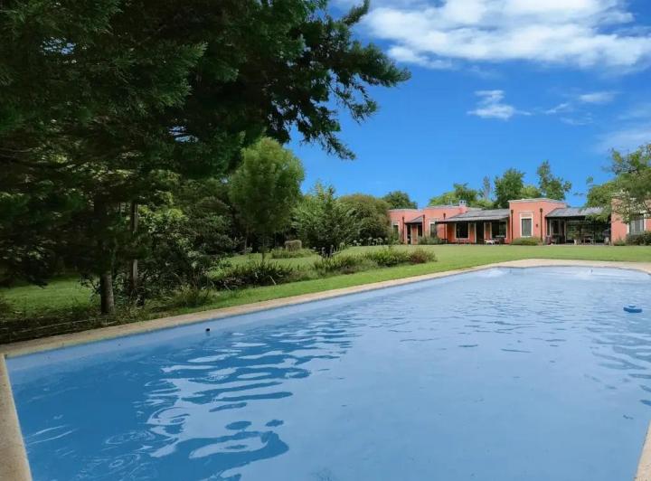 Casa · 260m² · 6 Ambientes · 1 Cochera