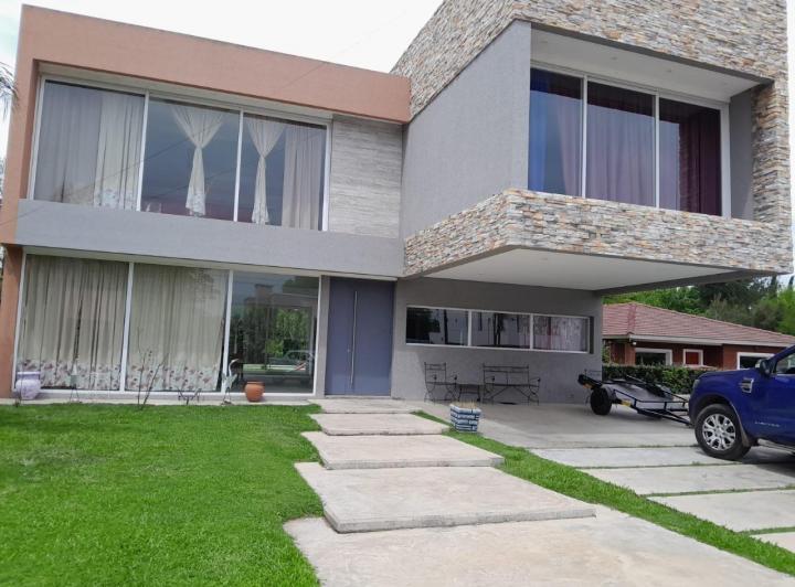 Casa · 900m² · 5 Ambientes