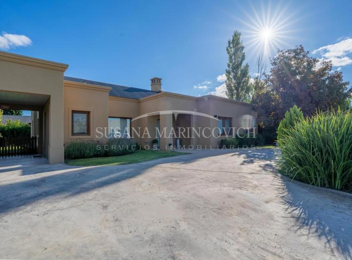 Casa · 198m² · 4 Ambientes · 1 Cochera