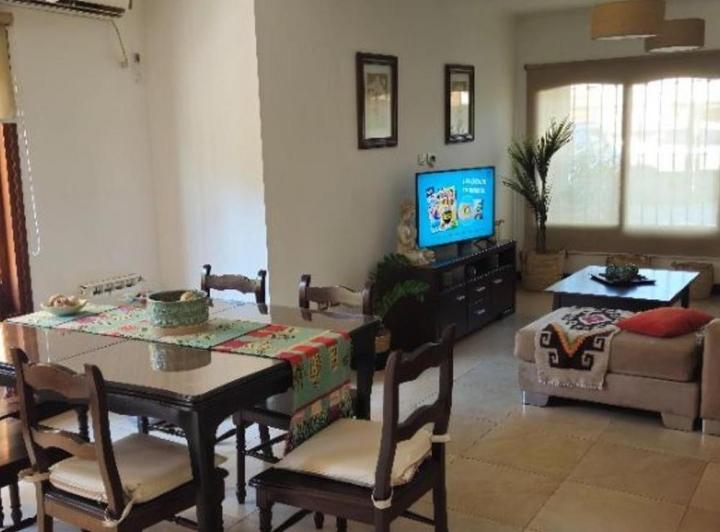 Casa · 220m² · 4 Ambientes · 1 Cochera
