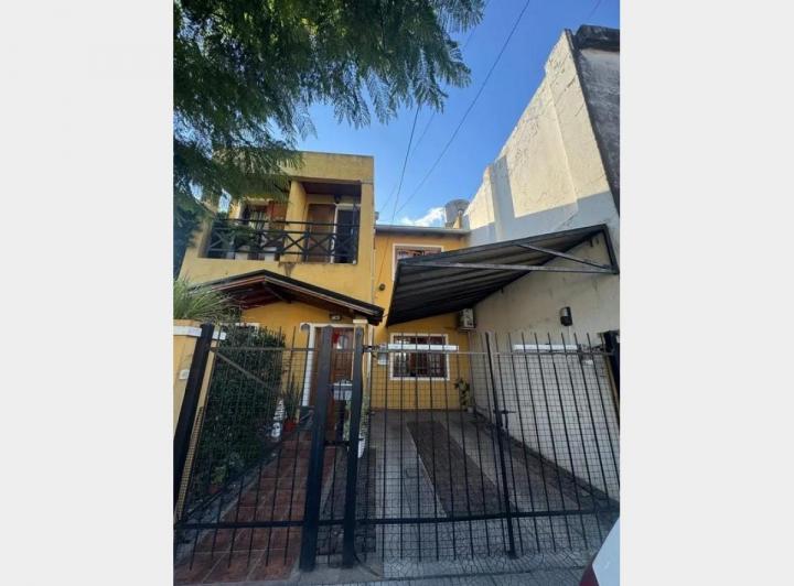 Casa · 90m² · 5 Ambientes · 1 Cochera