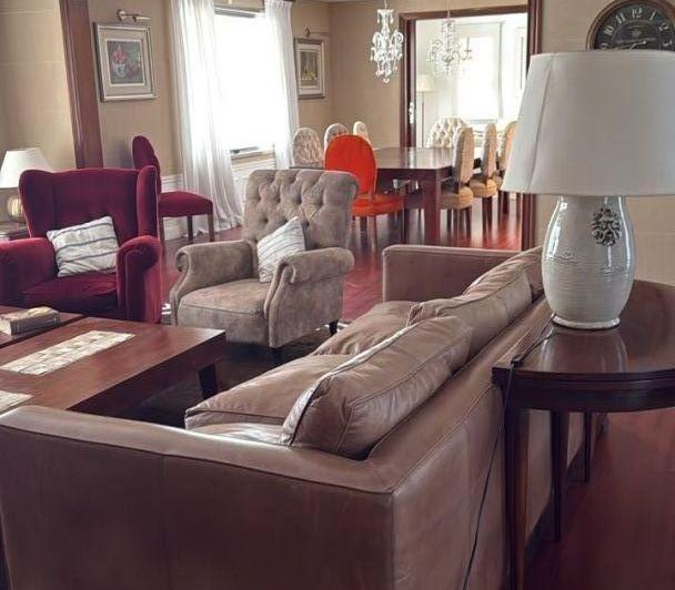 Casa · 600m² · 2 Cocheras